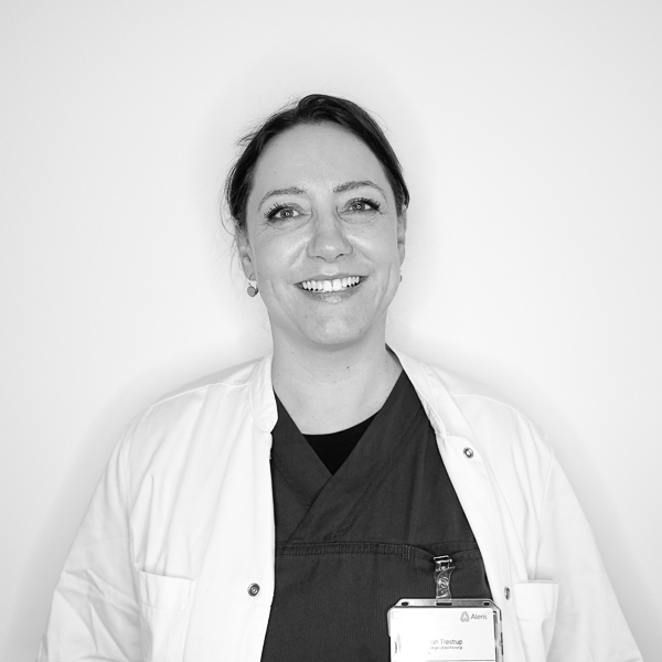 Portræt af plastikkirurg Hannah Trøstrup.